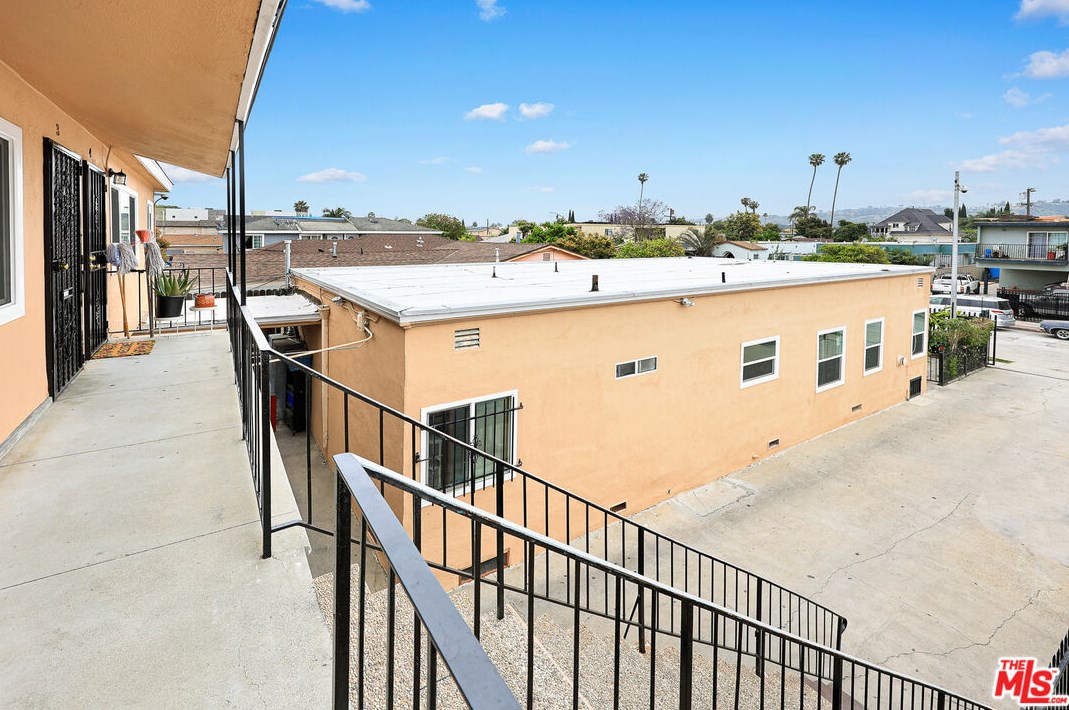 5439 Carlin St, Los Angeles CA  90016-3341 exterior