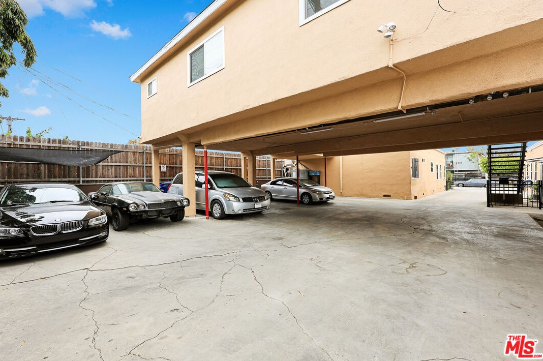 5439 Carlin St, Los Angeles CA  90016-3341 exterior