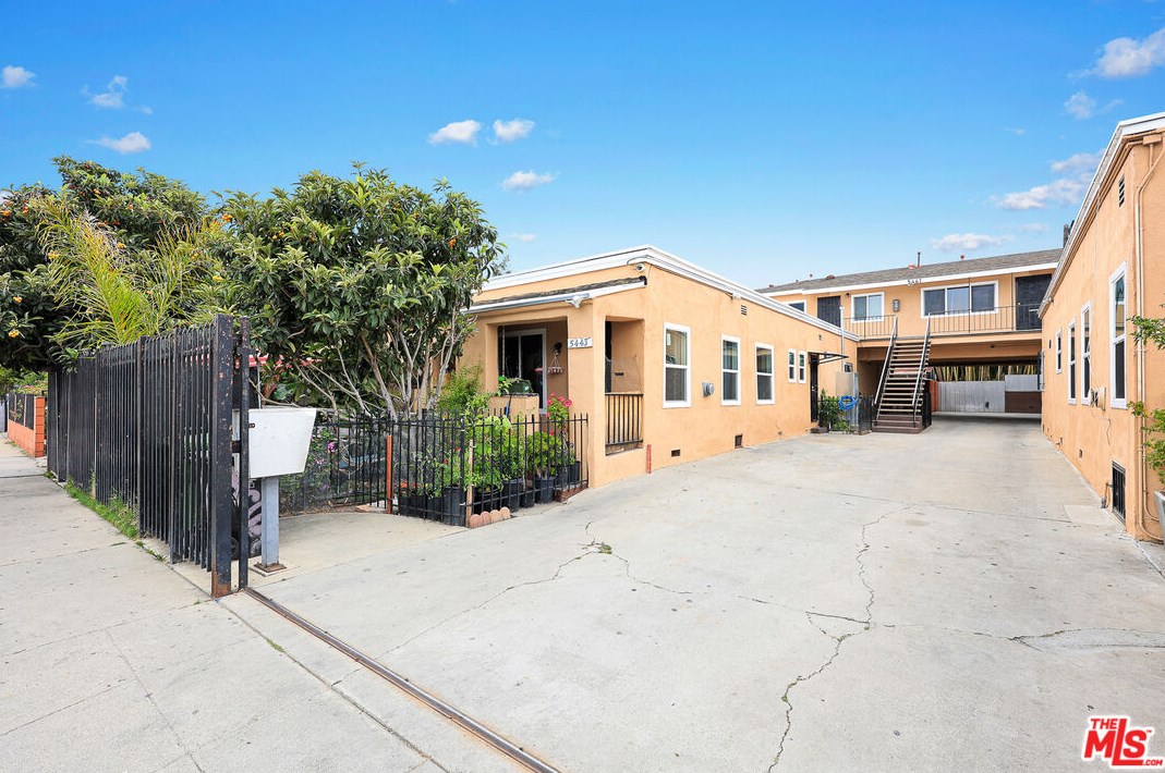 5439 Carlin St, Los Angeles CA  90016-3317 exterior