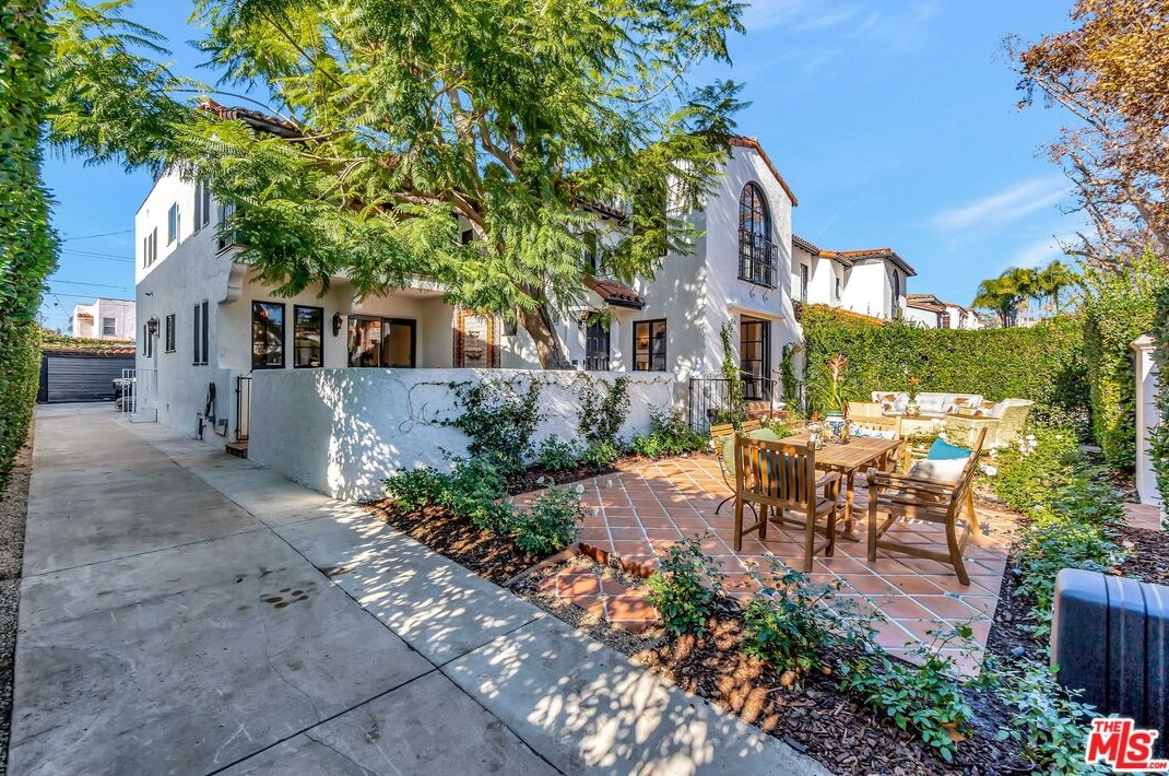 341 Croft Ave, Los Angeles CA  90048-2506 exterior