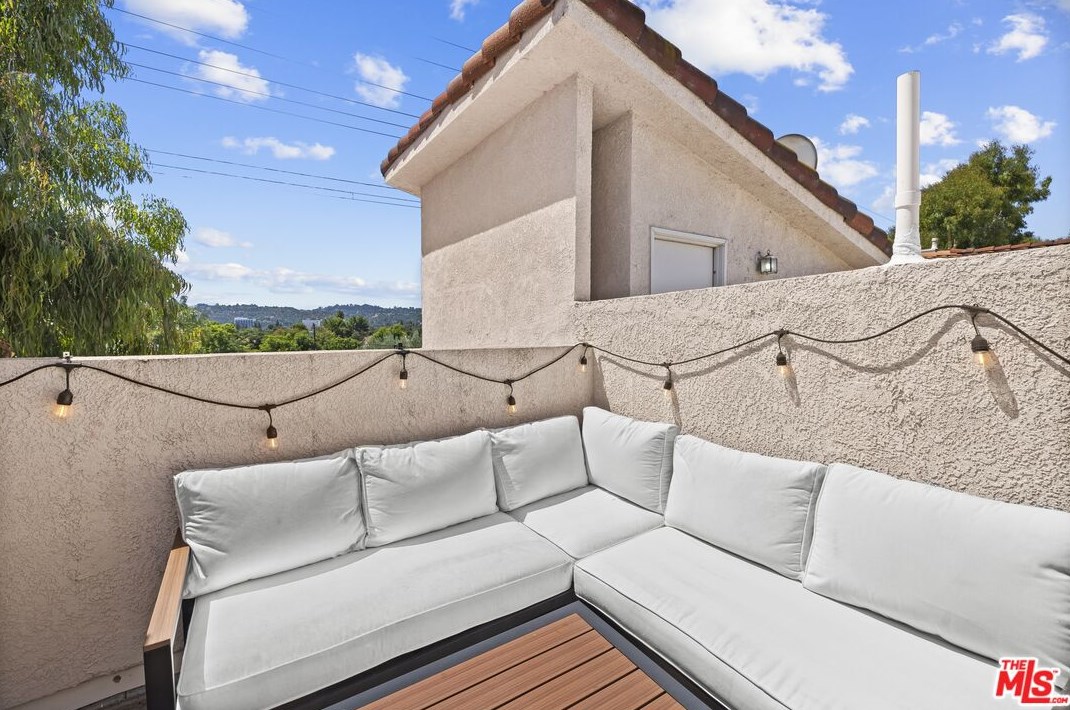 14727 Magnolia Blvd #107, Van Nuys, CA 91403