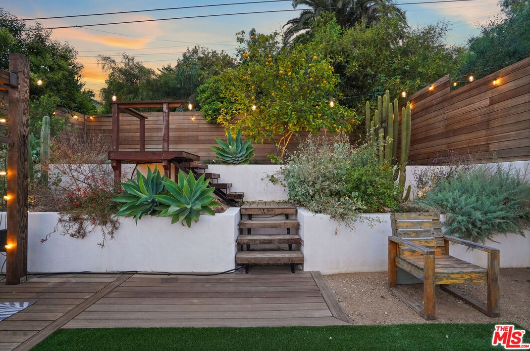 1909 Lansdowne Ave, Los Angeles CA  90032-4143 exterior