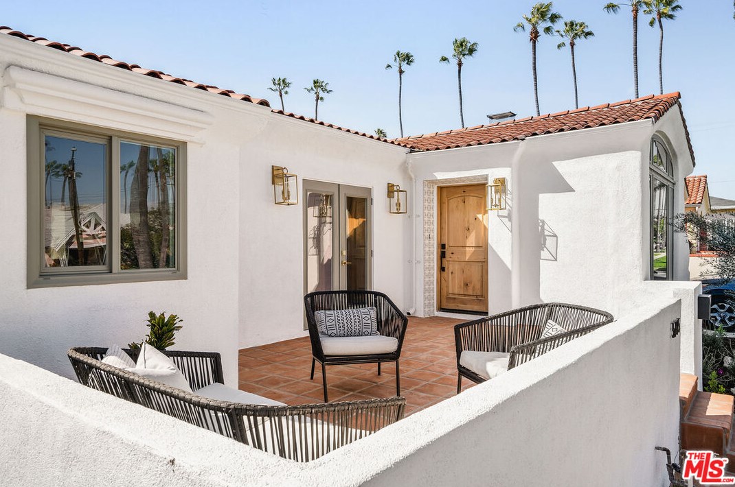 5715 Mullen Ave, Los Angeles CA  90043-2328 exterior