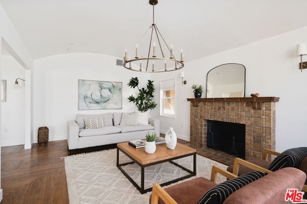5715 Mullen Ave, Los Angeles CA  90043-2328 exterior
