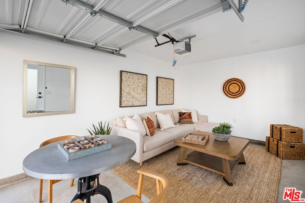 5715 Mullen Ave, Los Angeles CA  90043-2328 exterior