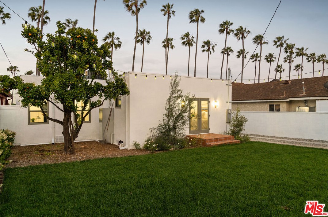 5715 Mullen Ave, Los Angeles CA  90043-2328 exterior