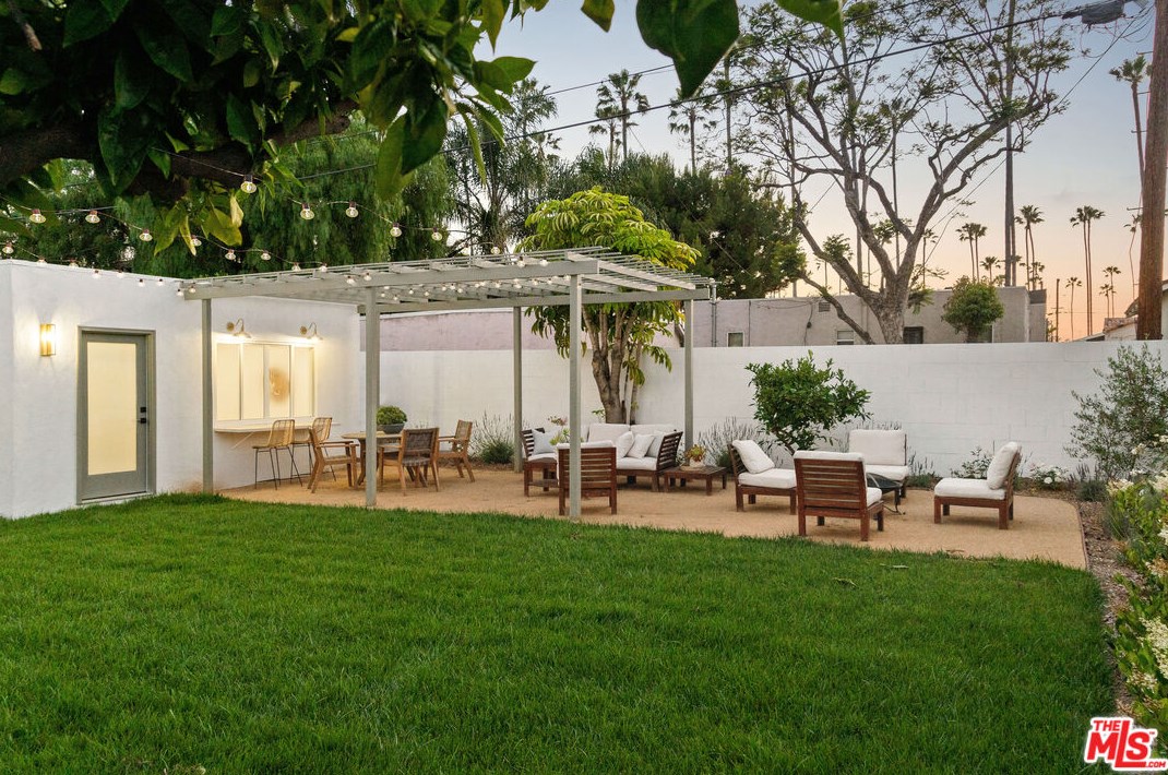 5715 Mullen Ave, Los Angeles CA  90043-2328 exterior