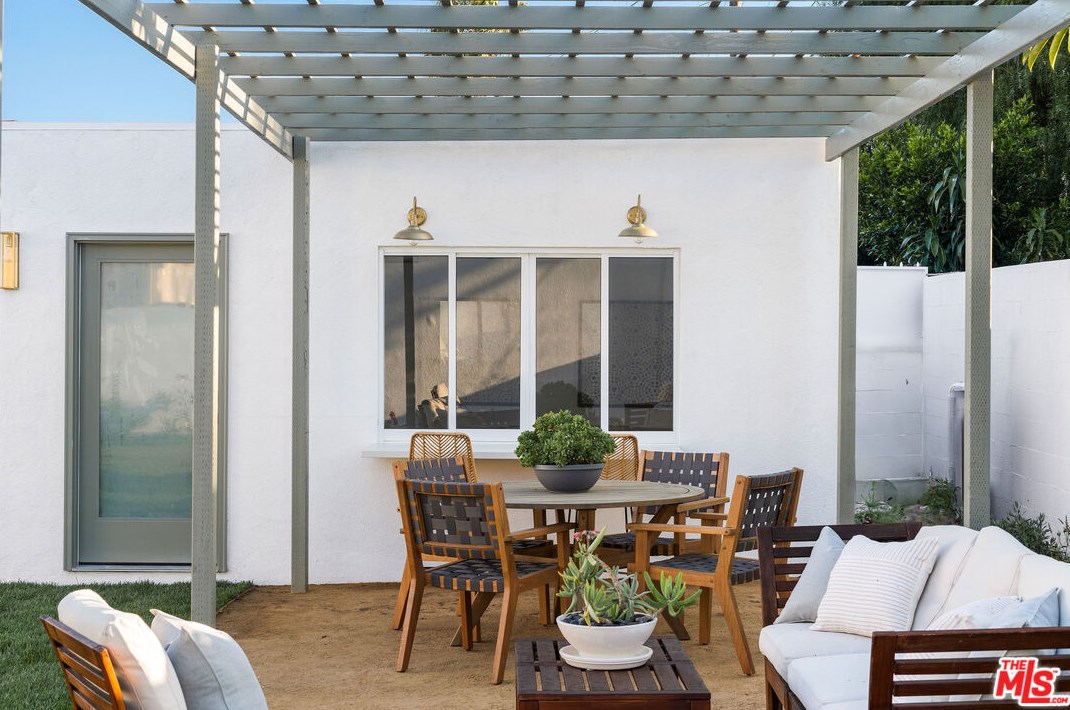 5715 Mullen Ave, Los Angeles CA  90043-2328 exterior