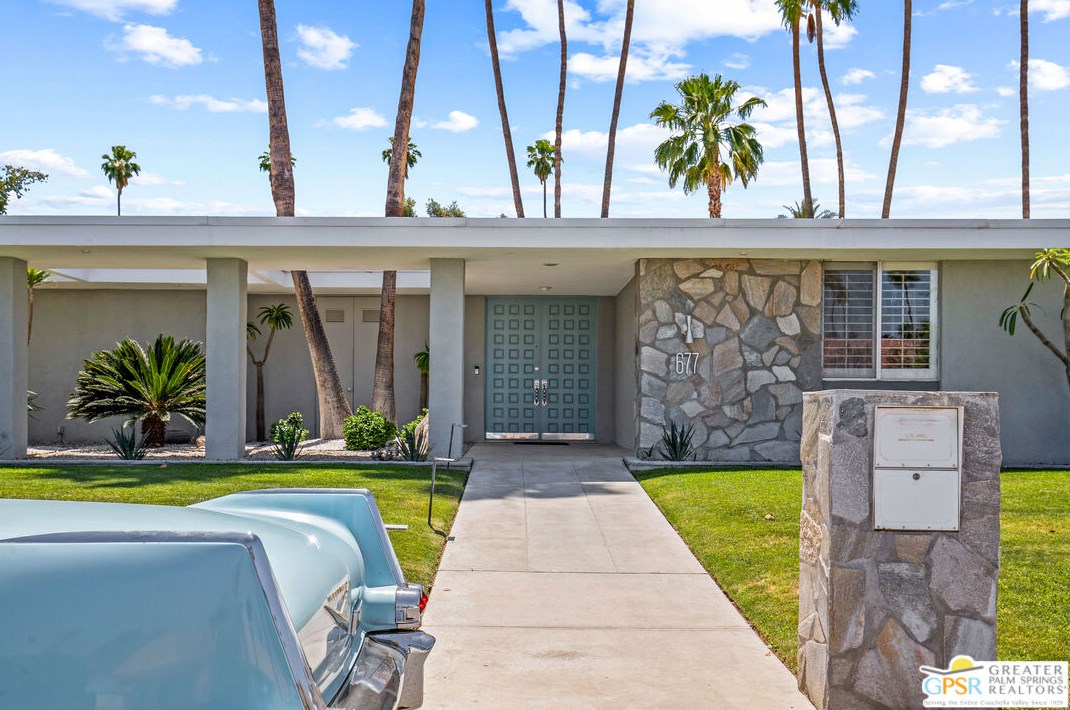 677 Sierra Way, Palm Springs, CA 92264-9085