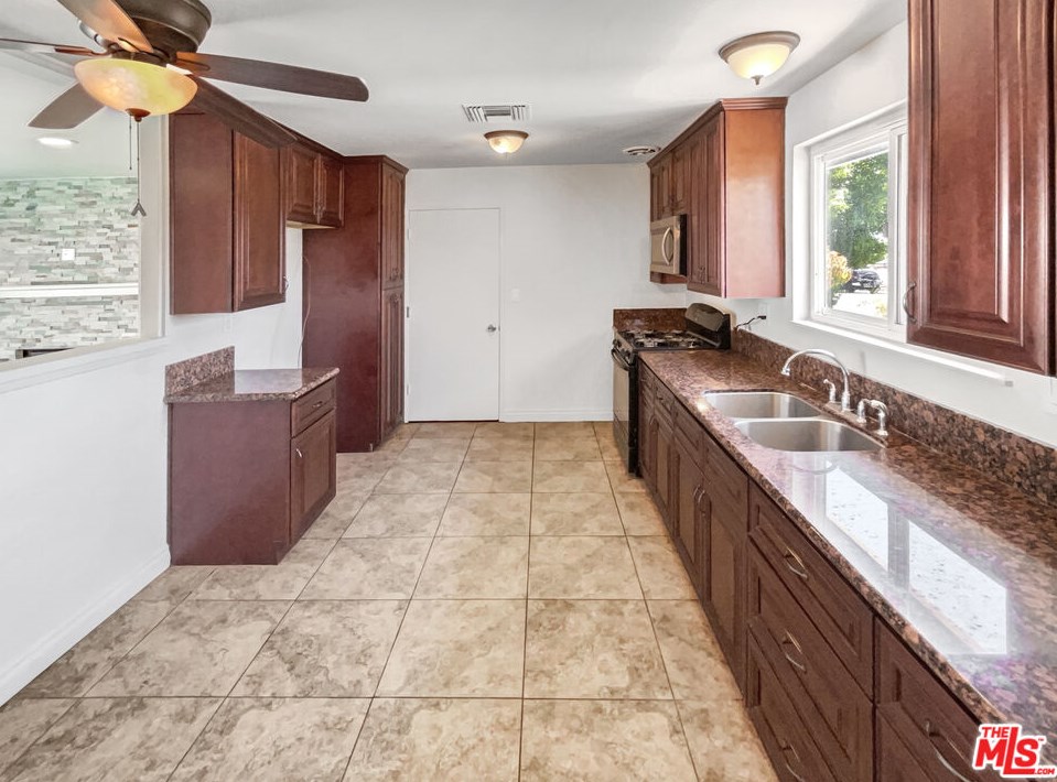 2294 Caldwell Ave, Simi Valley, CA 93065