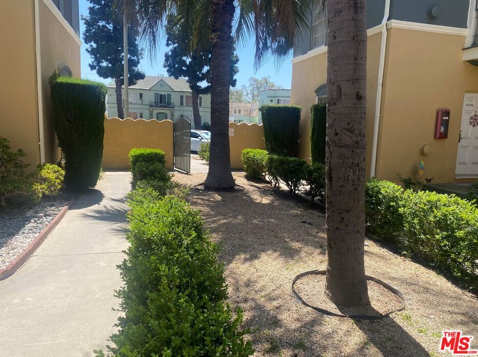 4189 Leimert Blvd, Los Angeles, CA 90008-3838