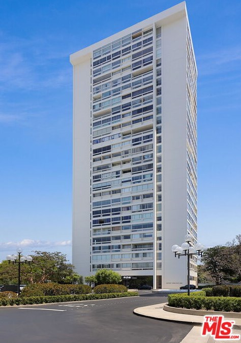2222 Avenue Of The Stars, Los Angeles CA  90067-5655 exterior