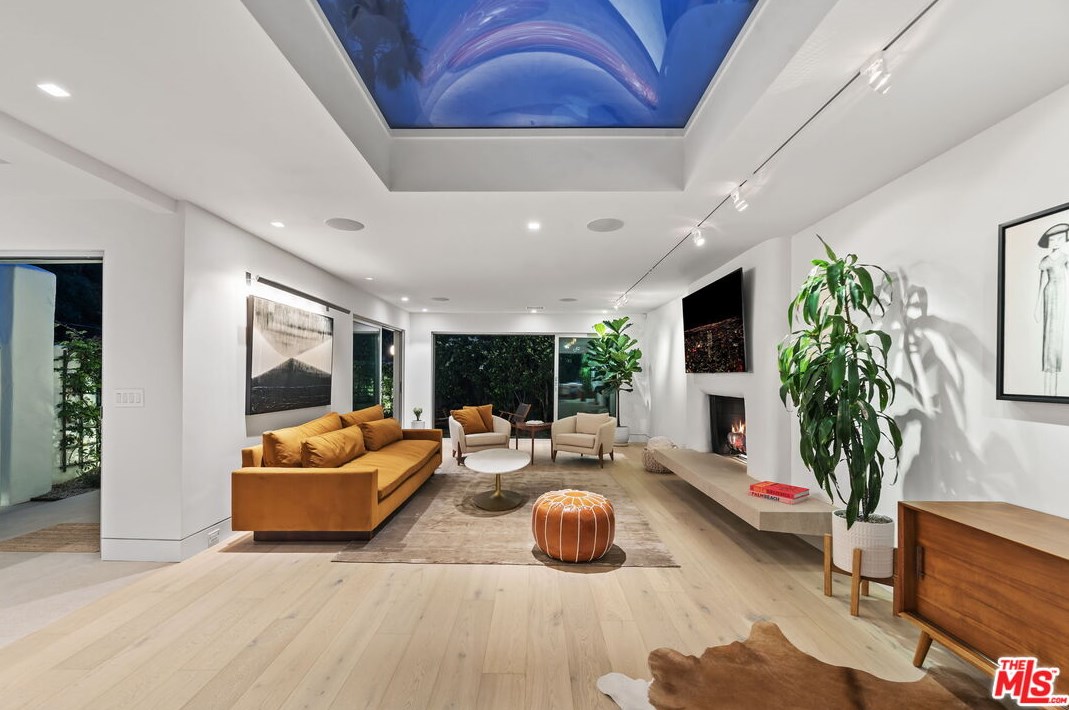 9451 Hidden Valley Pl, Beverly Hills, CA 90210