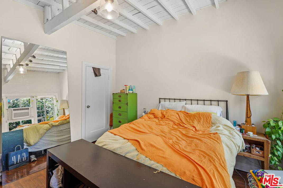 3043 Berkeley Ave, Los Angeles CA  90026-1627 exterior