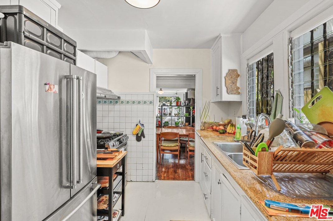 3043 Berkeley Ave, Los Angeles CA  90026-1627 exterior