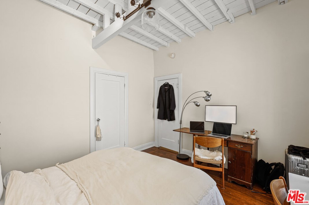 3043 Berkeley Ave, Los Angeles CA  90026-1627 exterior
