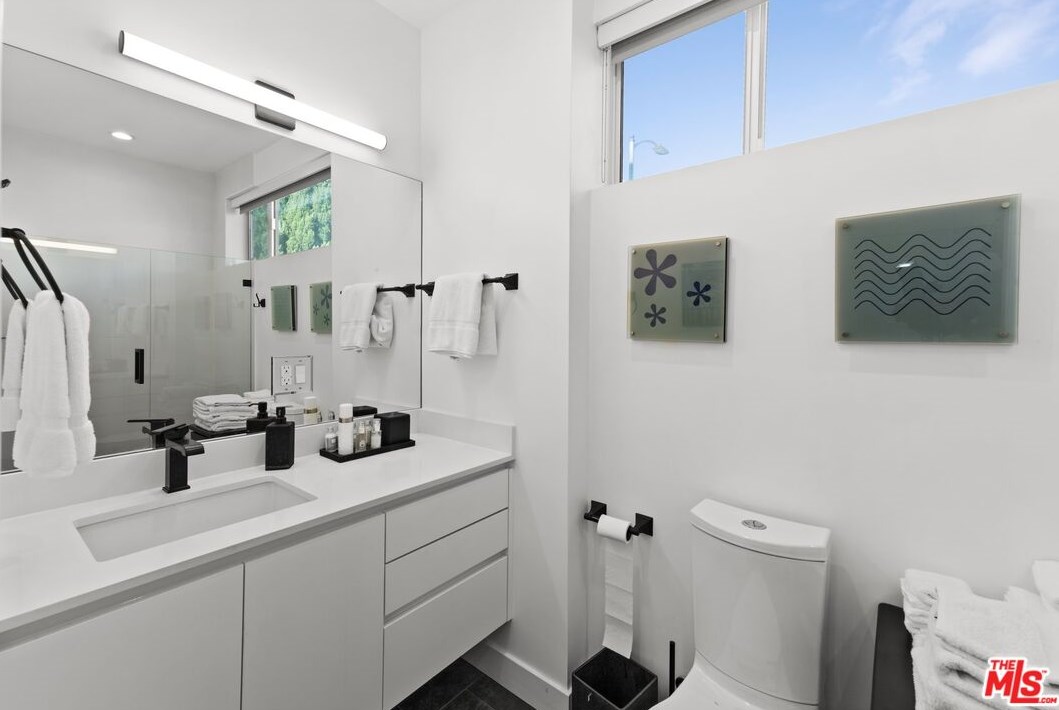 421 Wilton Pl, Los Angeles CA  90004-1620 exterior