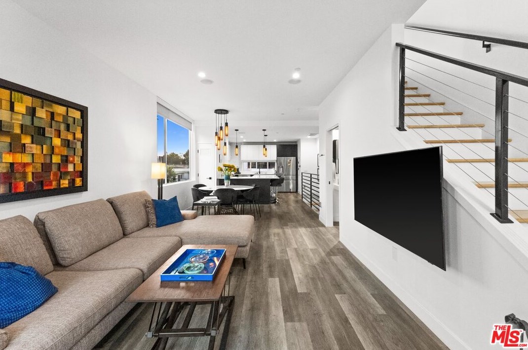 421 Wilton Pl, Los Angeles CA  90004-1620 exterior