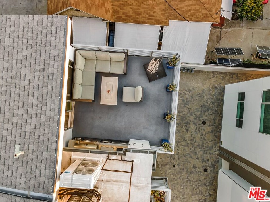 421 Wilton Pl, Los Angeles CA  90004-1620 exterior