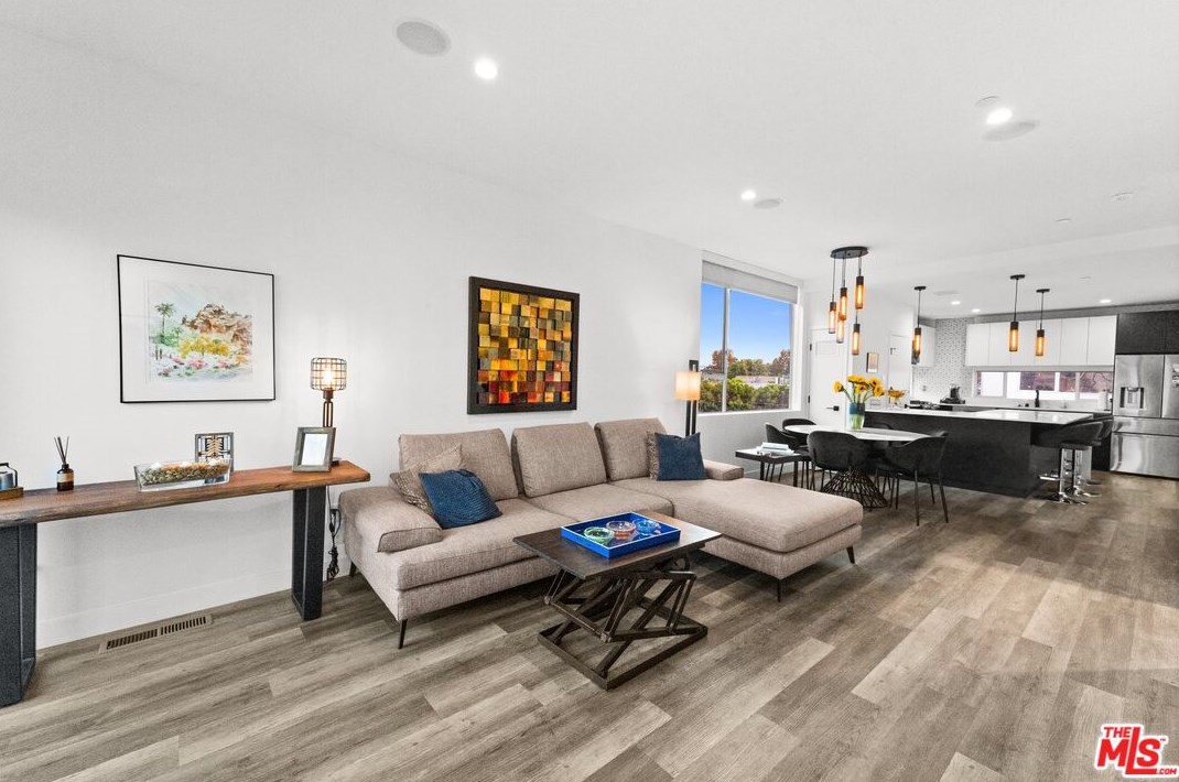 421 Wilton Pl, Los Angeles CA  90004-1620 exterior