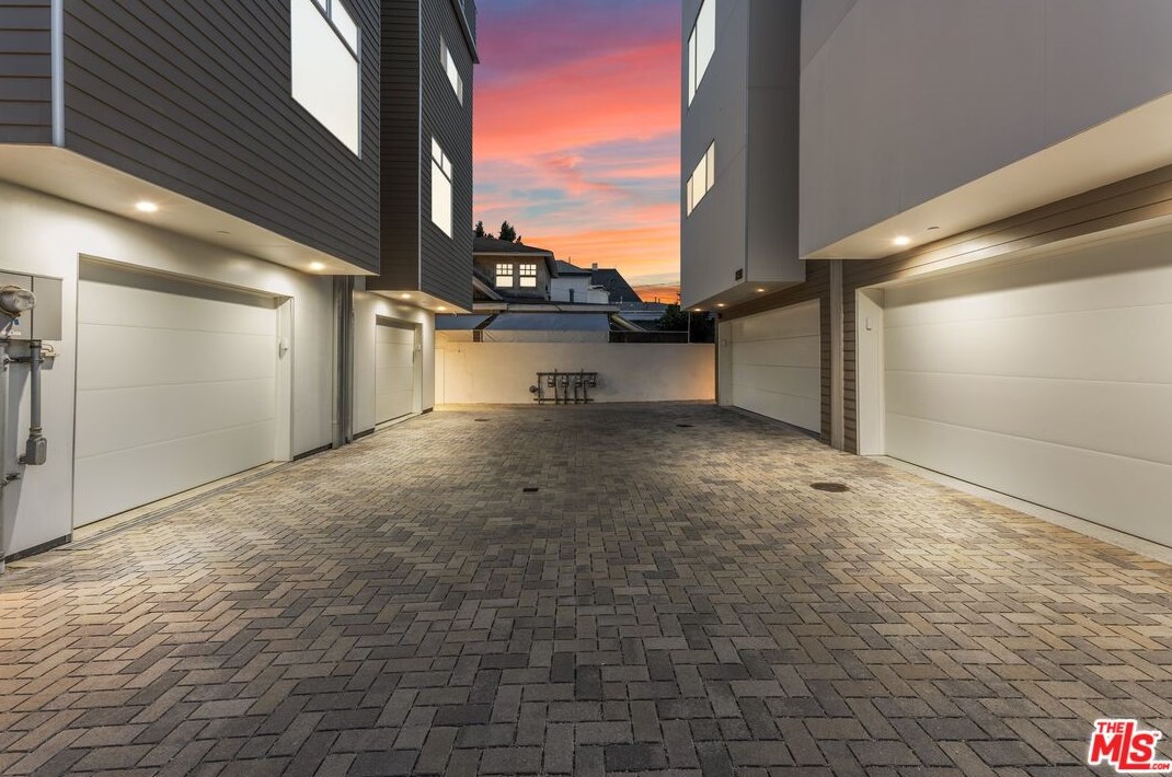 421 Wilton Pl, Los Angeles CA  90004-1620 exterior