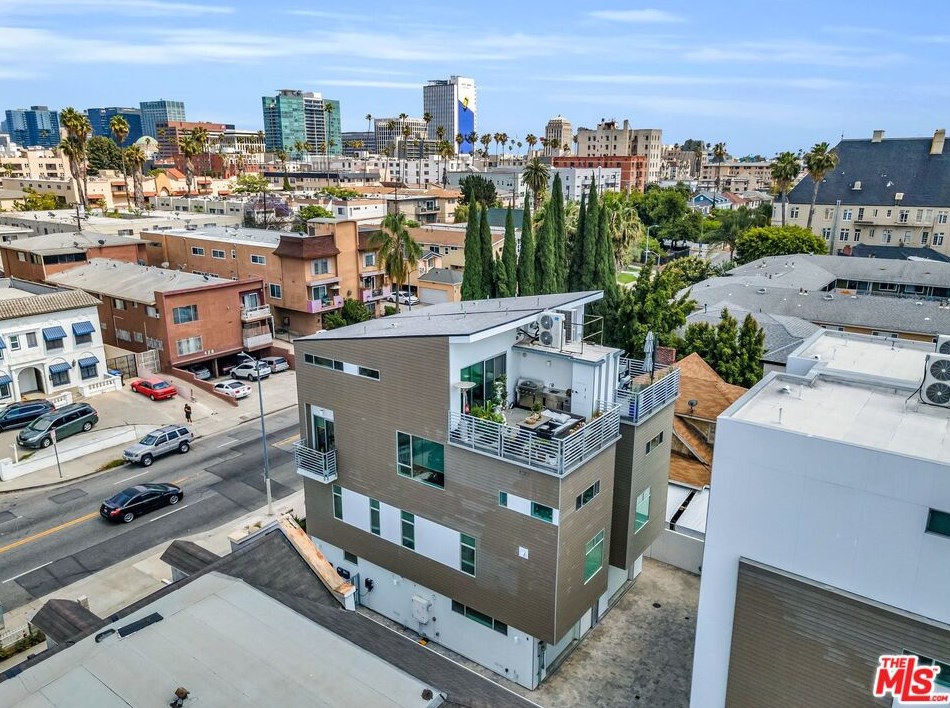 421 Wilton Pl, Los Angeles CA  90004-1620 exterior