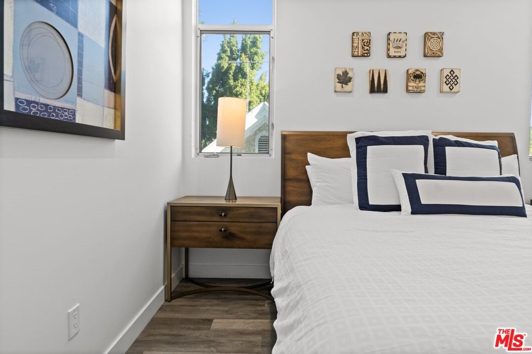 421 Wilton Pl, Los Angeles CA  90004-1620 exterior