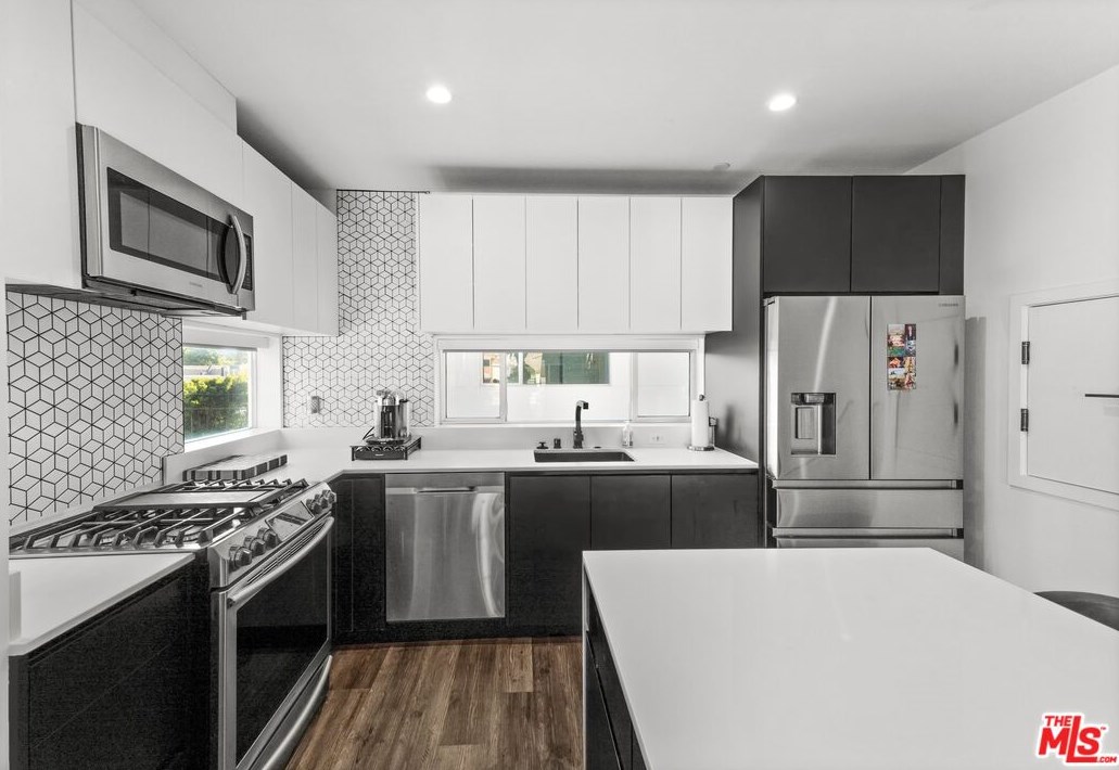 421 Wilton Pl, Los Angeles CA  90004-1620 exterior