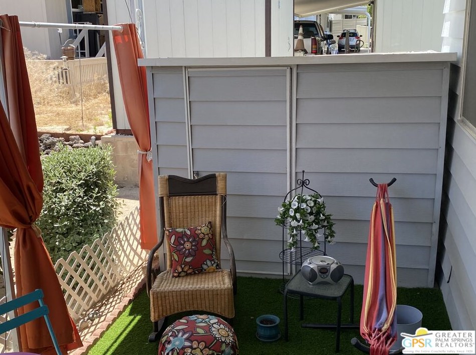 54999 Martinez Trl, Yucca Valley CA 92284-2460 exterior