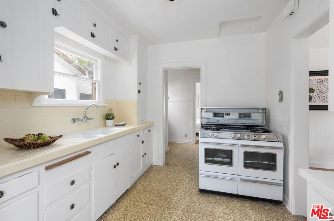 2315 Manning Ave, Los Angeles CA  90064-2207 exterior