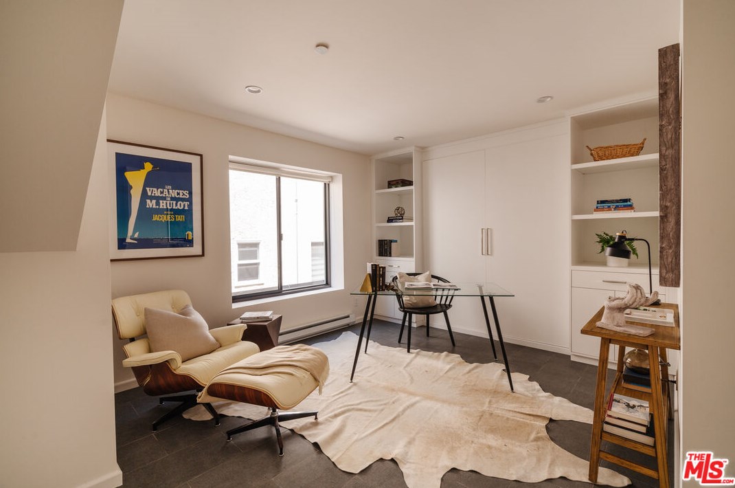 1824 Redondo Blvd, Los Angeles CA  90019-5364 exterior