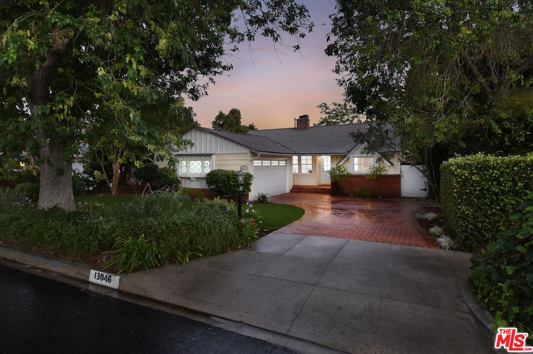13046 Addison St, Van Nuys, CA 91423-2162