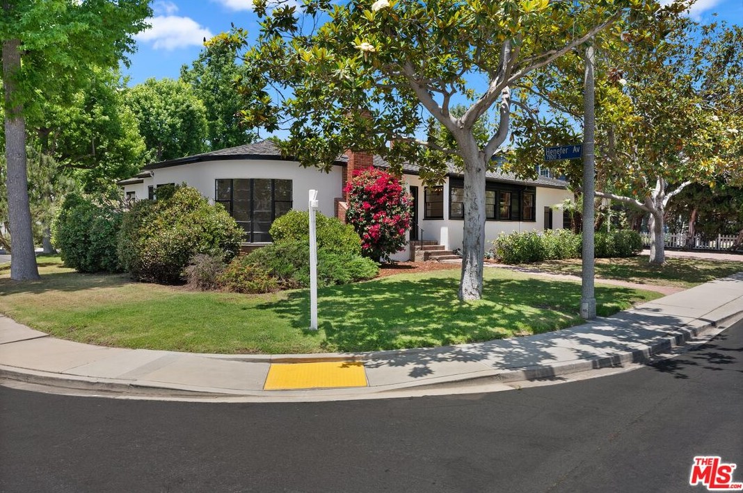 7825 Kentwood Ave, Los Angeles, CA 90045-1150