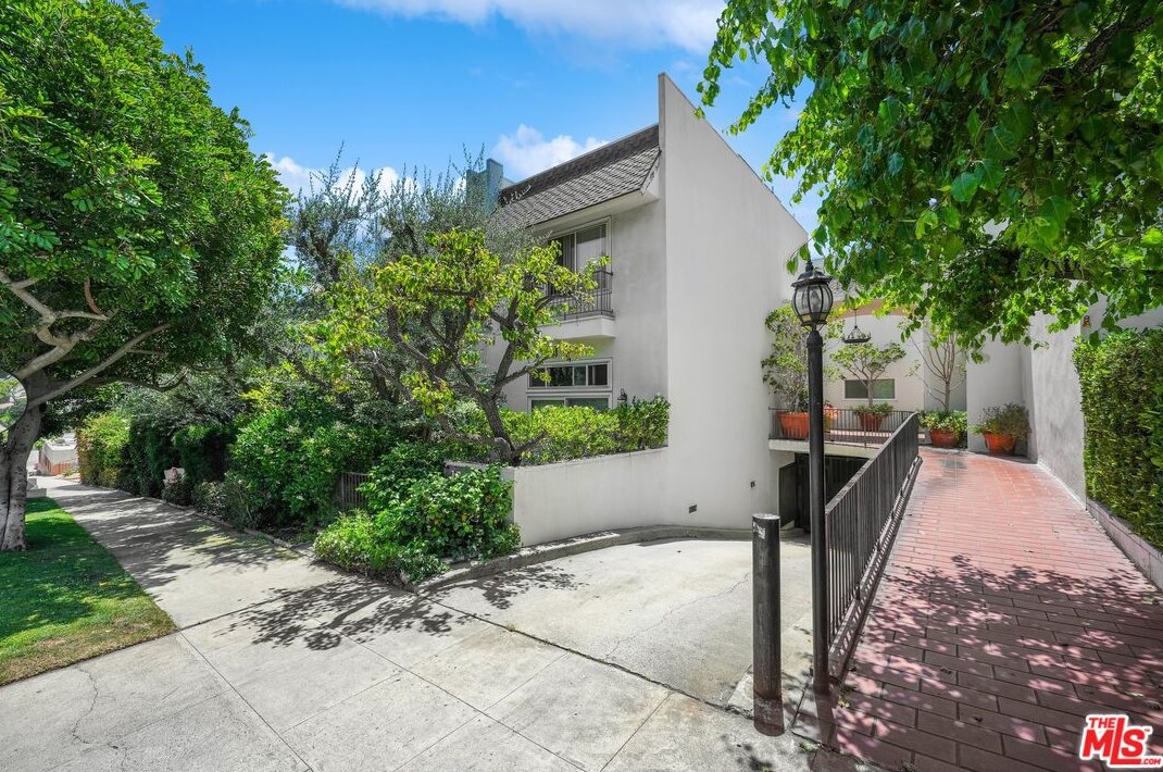 1745 Selby Ave, Los Angeles CA  90024-5772 exterior