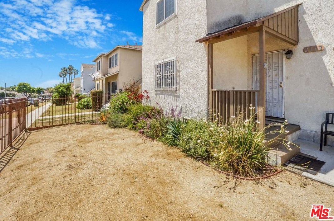 2133 102nd St, Los Angeles, CA 90002-3120
