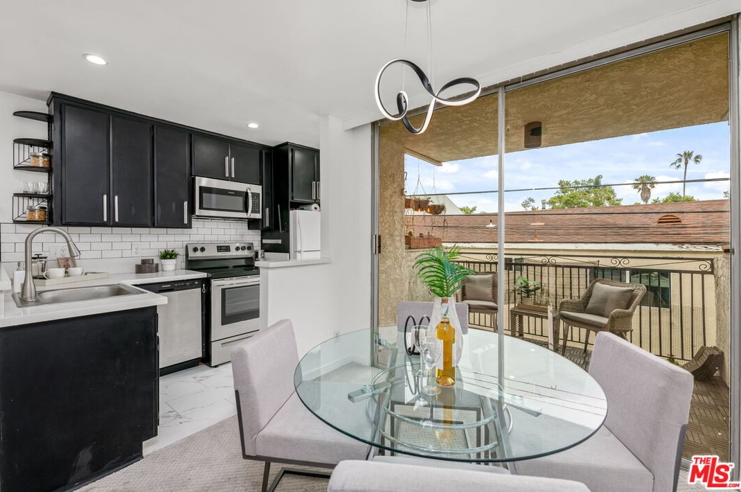6151 Orange St, Los Angeles CA  90048-4857 exterior