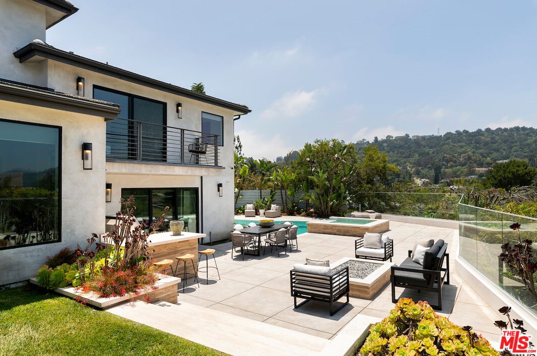 11369 Dona Lisa Dr, North Hollywood, CA 91604