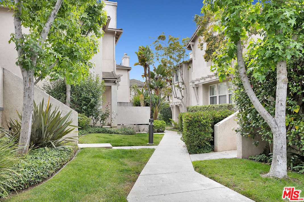 7605 Hannum Ave, Los Angeles, CA 90230-6163