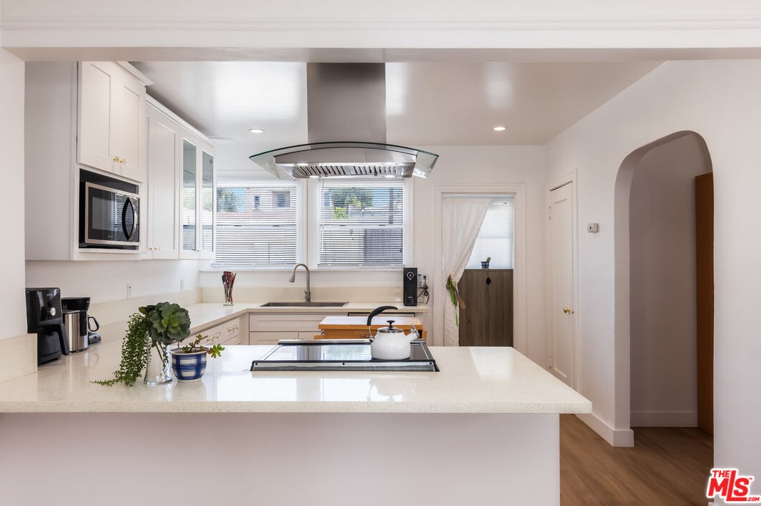 1365 Keniston Ave, Los Angeles CA  90043-3711 exterior