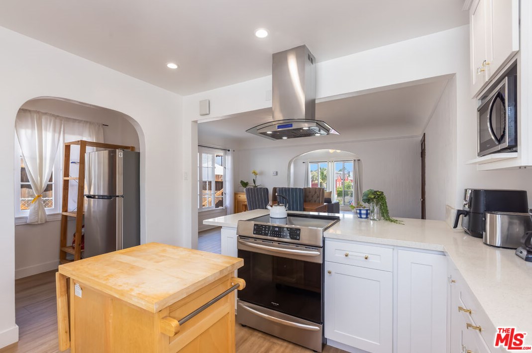 1365 Keniston Ave, Los Angeles CA  90043-3711 exterior