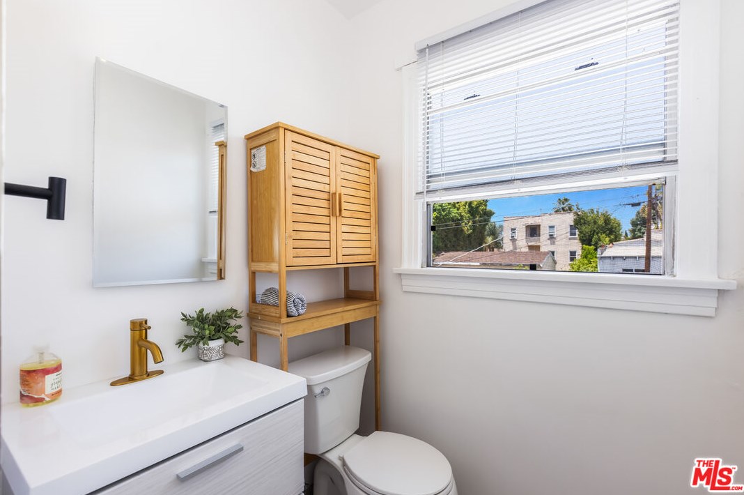 1365 Keniston Ave, Los Angeles CA  90043-3711 exterior