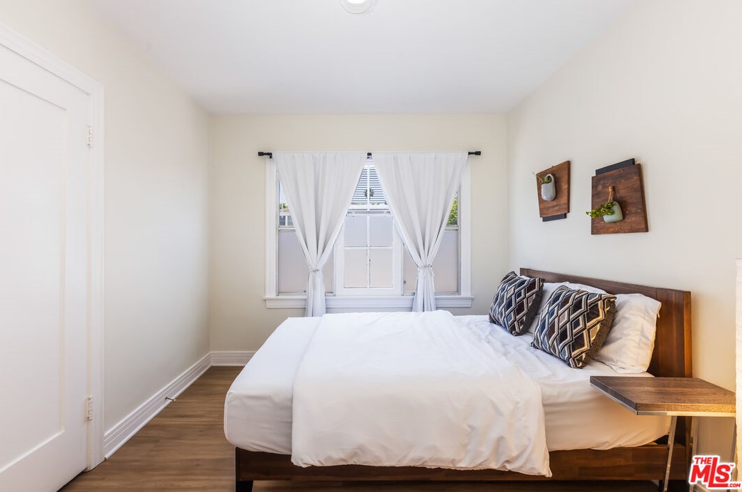 1365 Keniston Ave, Los Angeles CA  90043-3711 exterior