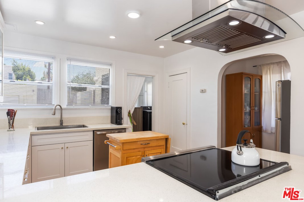 1365 Keniston Ave, Los Angeles CA  90043-3711 exterior