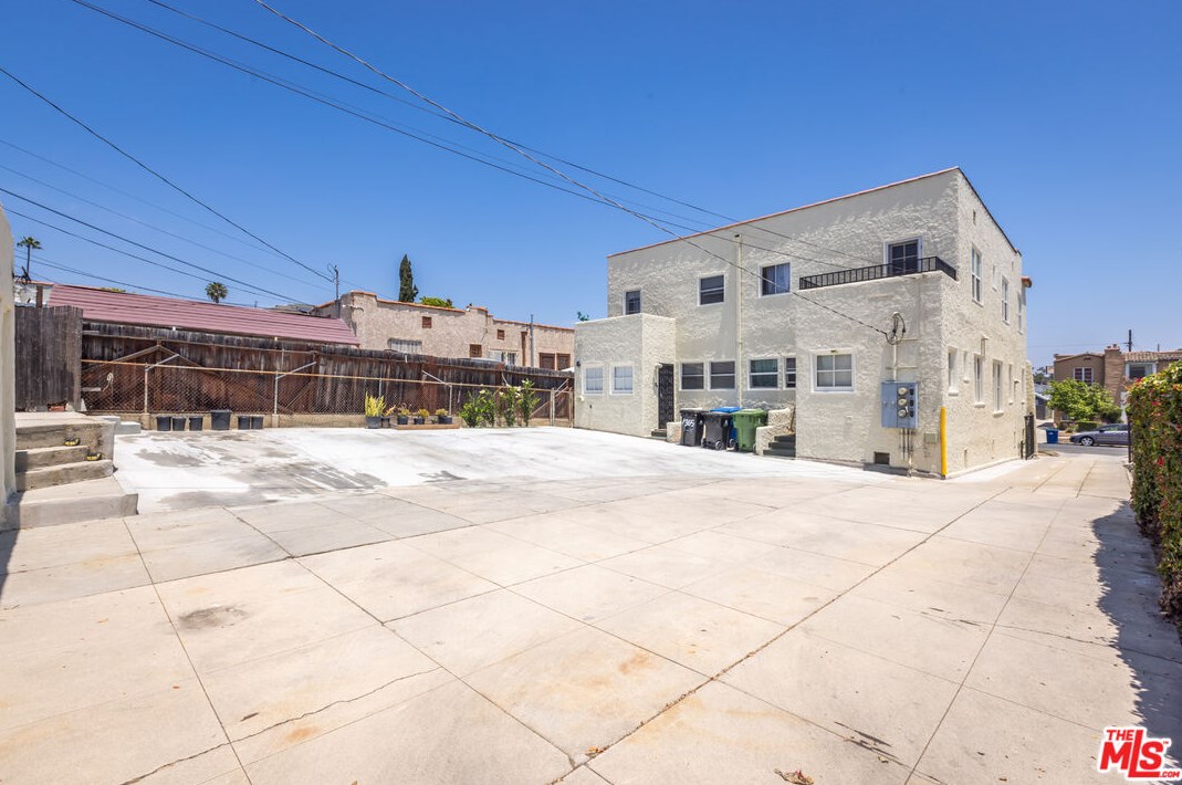 1365 Keniston Ave, Los Angeles CA  90043-3711 exterior
