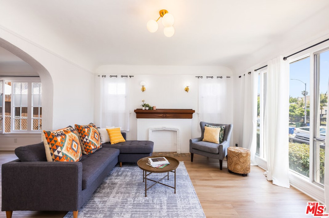 1365 Keniston Ave, Los Angeles CA  90043-3711 exterior
