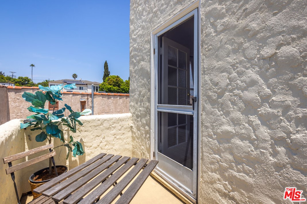 1365 Keniston Ave, Los Angeles CA  90043-3711 exterior