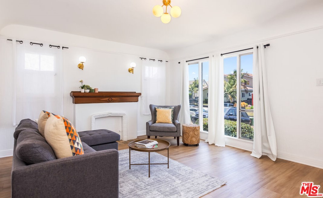 1365 Keniston Ave, Los Angeles CA  90043-3711 exterior