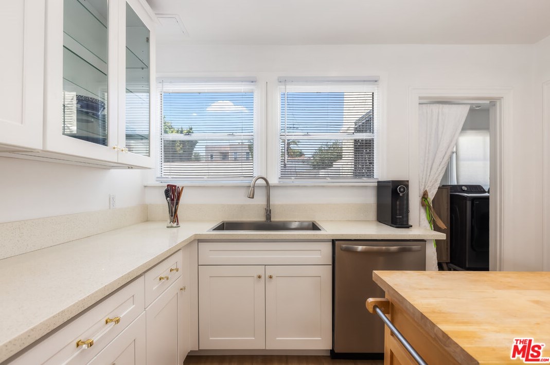 1365 Keniston Ave, Los Angeles CA  90043-3711 exterior