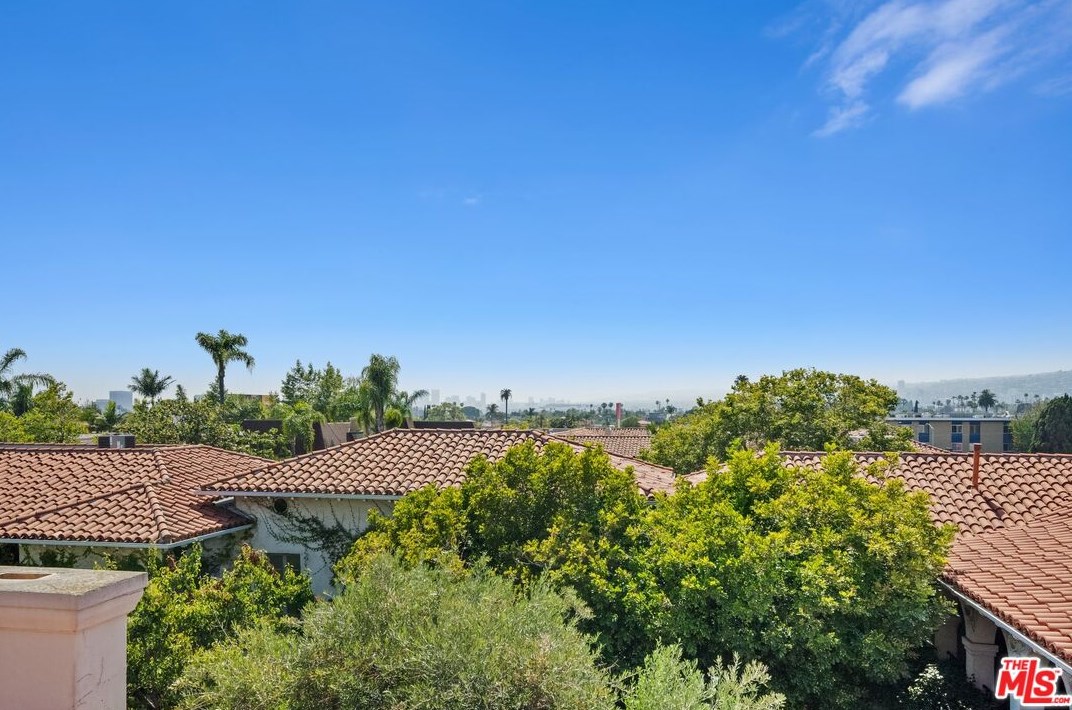 450 Sycamore Ave, Los Angeles CA  90036-3506 exterior