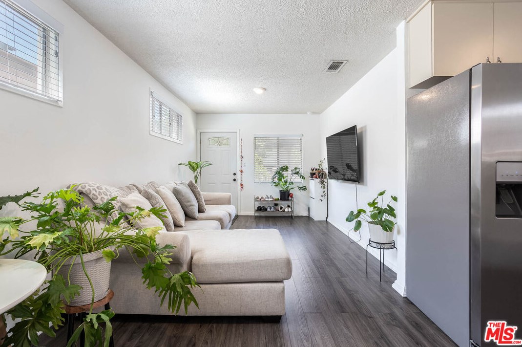 11340 Rincon Ave, San Fernando, CA 91340